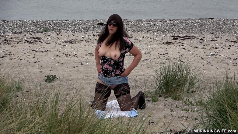 Cumdrinking Wife: Pesta kongkek creampie di pantai
