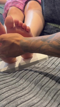 Footjob Footjob - Kaki Dangle Pancutan Mani Besar