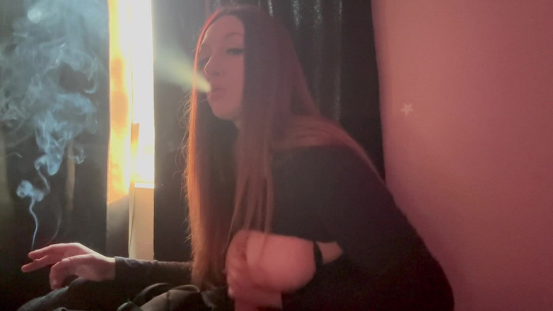 Artemisia Love: 담배 피우는 동안 이탈리아 긴 머리 거유 밀프 핫한 거유 딜도 핸잡 세션