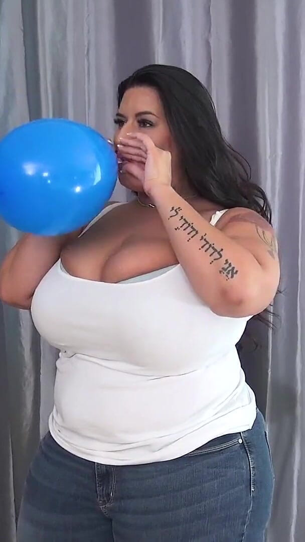 XX-Cel: Sofia Rose Und Ihre Mehrfarbigen Luftballons - Mit Nichons