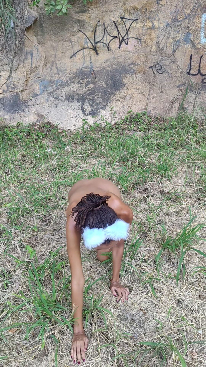 Lily Slav: Idąc na spacer po lesie jak szczeniak