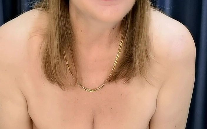 MariaOld: Profesora caliente seduce a estudiante con grandes tetas y coño...