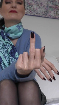 Dark Mysterious Fingernails, Lady Victoria Valente