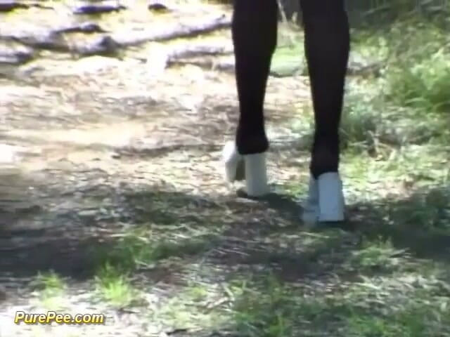 Pure Pee: Pantalon de pisse sur le terrain