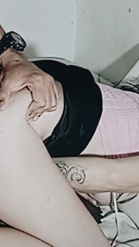 Un Massaggio Al Ginocchio Termina Con Tre Deliziosi Orgasmi