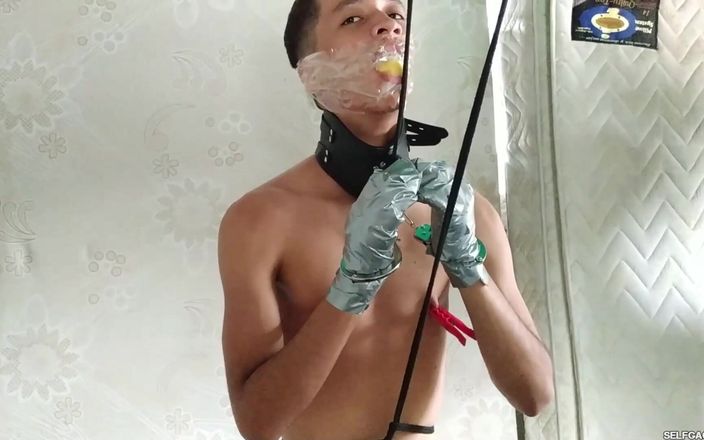 Selfgags femdom bondage: 孤独なラテン系の男の子と遊び心のあるキャットウーマンのおもちゃ!