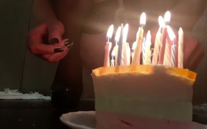 Aqua Pola: Piscio sulla mia torta di compleanno