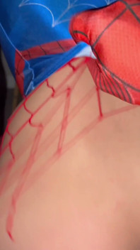 Spider-man pieprzy spider-girl Hard i strzela w sieć na całej twarzy