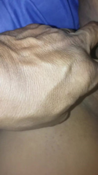 자지를 위해 침을 흘리는 통통한 보지