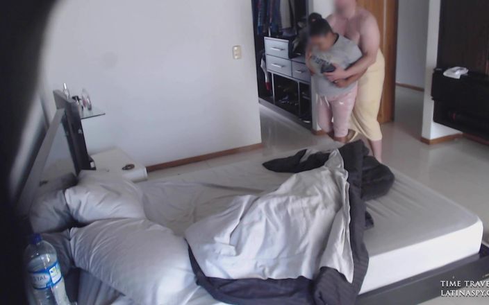 Latinaspy: Zábava s obrovskými prsy mé služky