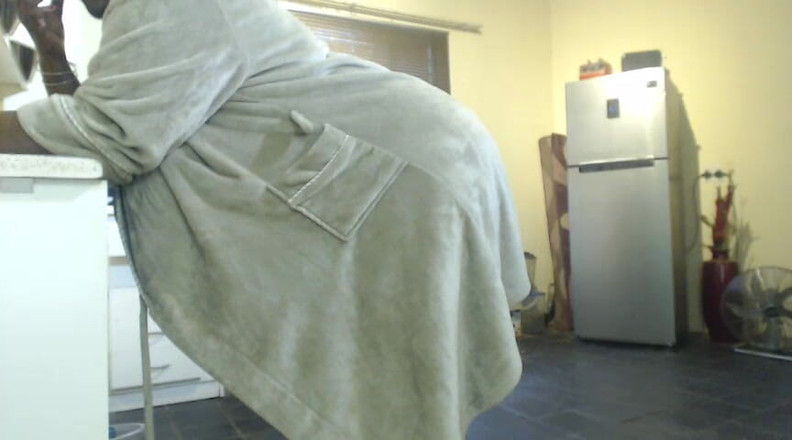 Legendary Booty Overdose: BBW Che Allatta Si Spoglia E Si Strofina Il Clitoride