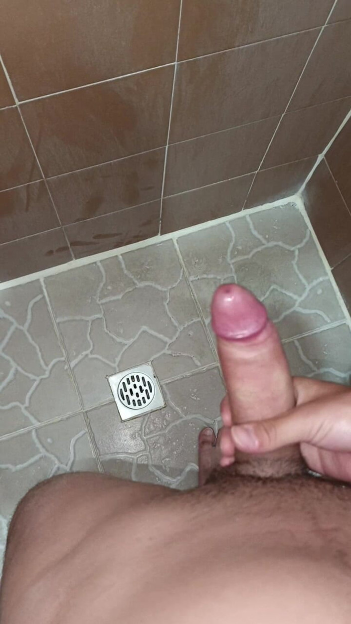 charlessteel: Thủ dâm trước khi tắm, kiêm và cực khoái run...