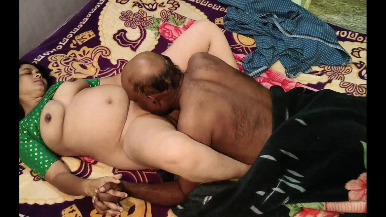 Sexy sindu: Podvádějící manželka šuká svého přítele