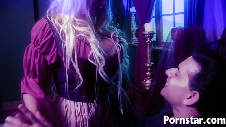 Pornstars: Hottie Amy Azurra cuba memberikan blowjob dan seks yang baik