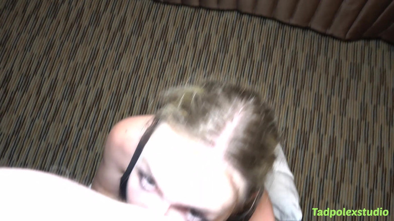 TadpolexStudio: 莎拉阿拉伯和道森夫人钢棒与Rebel rhyder fluffing