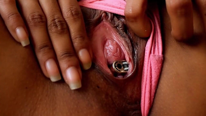 Just beauty and solo girls: Tetona amateur latina Vane provocando y jugando con inserciones más...