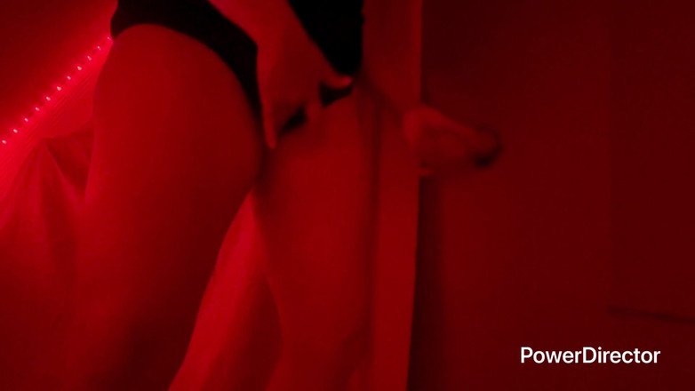 Galy: Glory Hole i en discotoalett, jag suger en främling