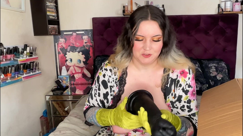 MissFFW: Smerige hoer unboxing haar nieuwe speelgoedselectie