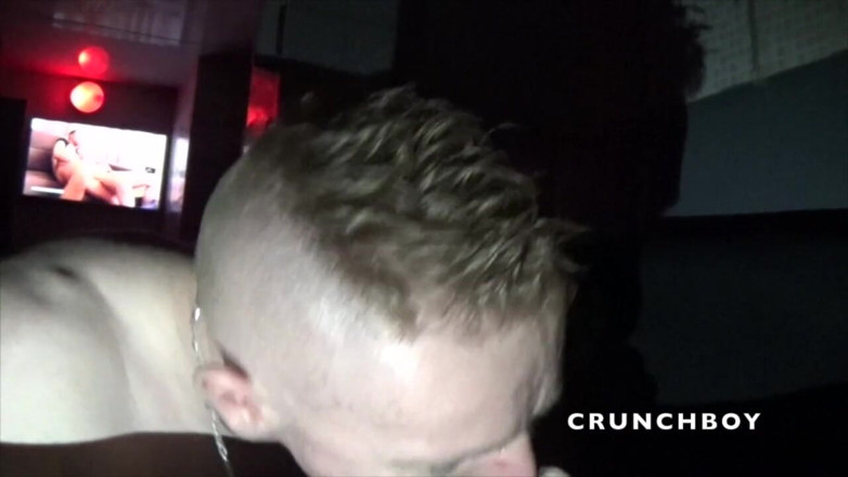 Crunch Boy: Giovane ragazzo di 18 anni scopato da Adrian