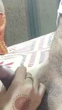 Geile Pirya bhabhi genießt es, den schwanz ihrer partnerin zu lutschen und einen blowjob zu geben
