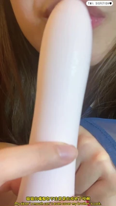 Hladké punčochy, nevlastní sestra masturbuje k orgasmu a močí