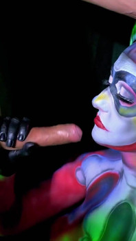 Harley Quinn dá a Puddin a melhor bodypaint bj