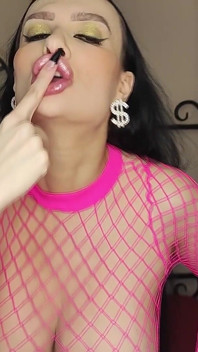 Sexy Bimbo si hraje se zadkem a dává nedbalé kouření v autě