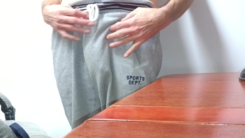 Rockardglans: Gran polla sin cortar masturbándose, paja, de cerca, semen cremoso...