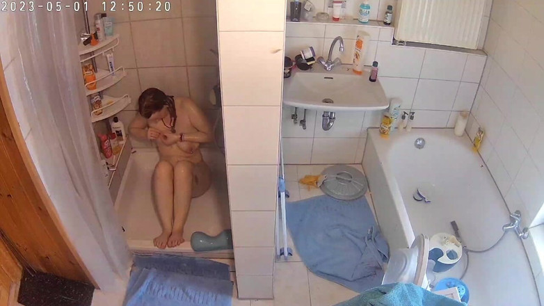 KittieNoOne: Застукали снова мастурбацией в душе