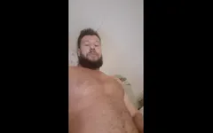 Conversa muito extremamente suja de homem peludo russo e grande gozada no corpo peludo