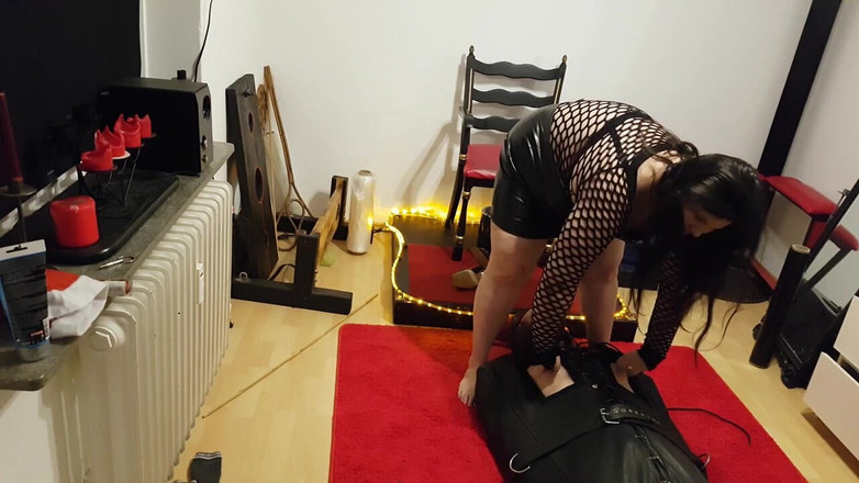 DOMINATRIX6: Lave in sacco di pelle parte 1 - MILF domina stuzzica il...
