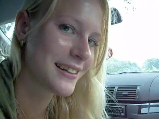 Blondehexe: Blowjob Im Auto