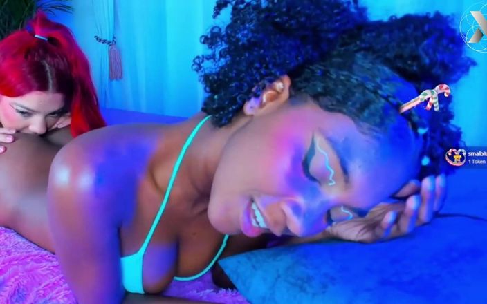 Squirt rain: Chica morena hace un intenso show de digitación hasta que...