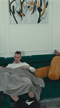 Üvey baba üvey annesi aynı yataktayken üvey kızı Jessie Ames'i sikecek ve içine boşalacak mı?