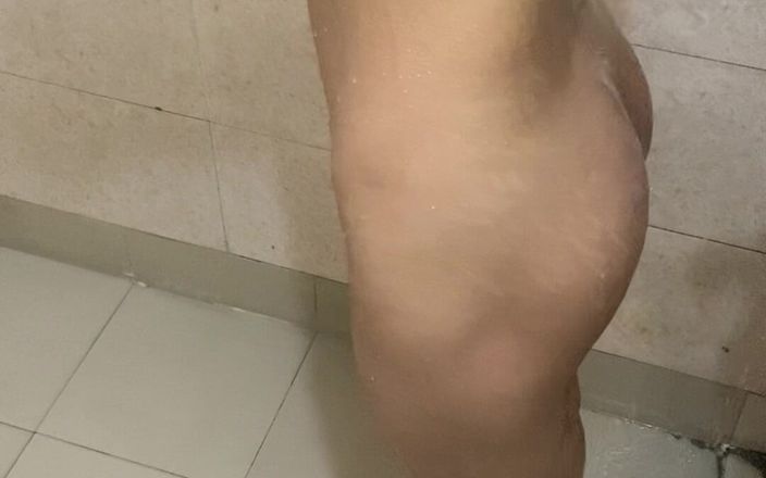 Komal sexy studio: 18-летняя индийская девушка обожает хардкорно трахаться, пока она работает