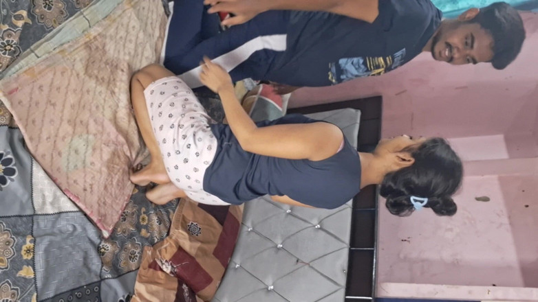 Sweetsex2001: India Hermanastra Ko Masaje Dene Ke Bahane Sautele Bhai Ne...