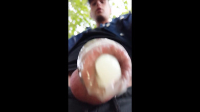 Idmir Sugary: Jongen loopt met met sperma gevuld condoom op zijn onbesneden...