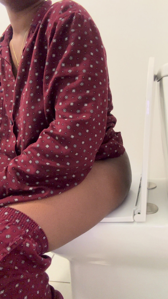 African Fart Queen: Prdy na toaletě