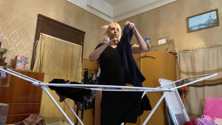 Cuteblonde666: Enorm harig orgasme tijdens huishoudelijk werk