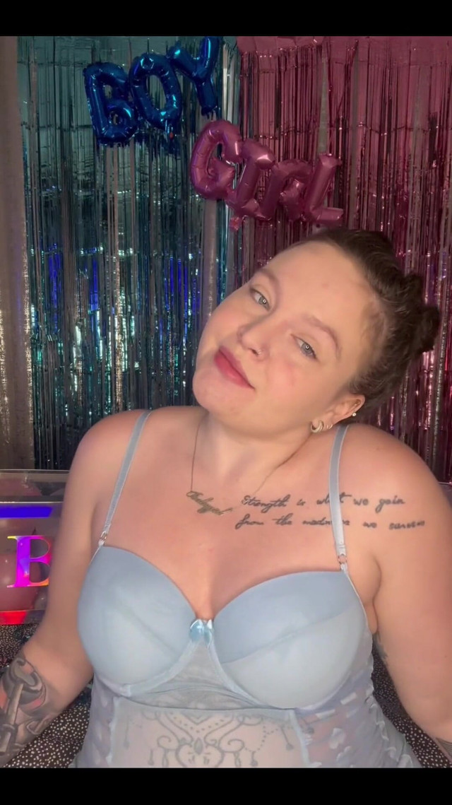 Twin Gender Reveal! (Booty Queen)
