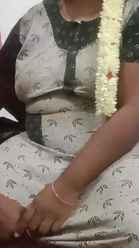Tamil jovem esposa da casa muito agradável voz grandes naturais mamilos quentes corpo sexy muito agradável buceta comendo dura foda traindo esposa