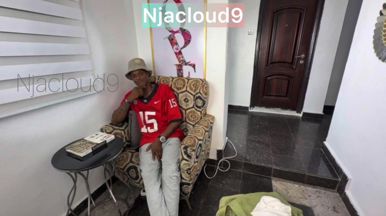Nja cloud: Una ragazza di rame magra disperata si è presa cura del...
