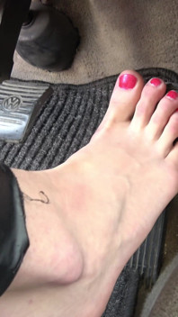 Nicol pedale pompa il vecchio multivandio - tacchi alti per revving a piedi nudi (risoluzione 4k)