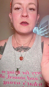 POV : ma copine se maquille pour un rendez-vous nocturne