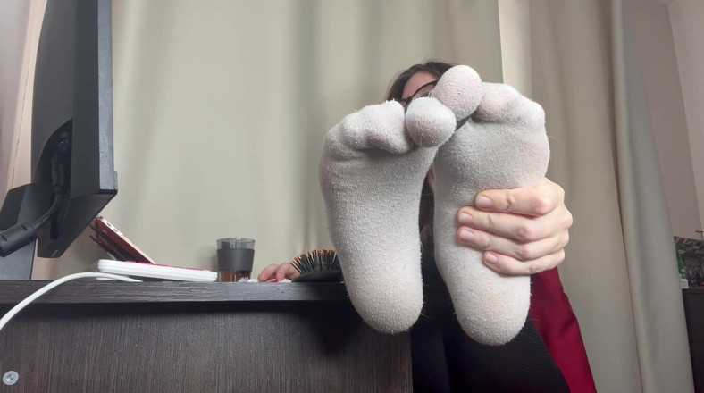 Skinny_lady69: Tortre solletico, spazzola per capelli e spazzolino da denti sui...