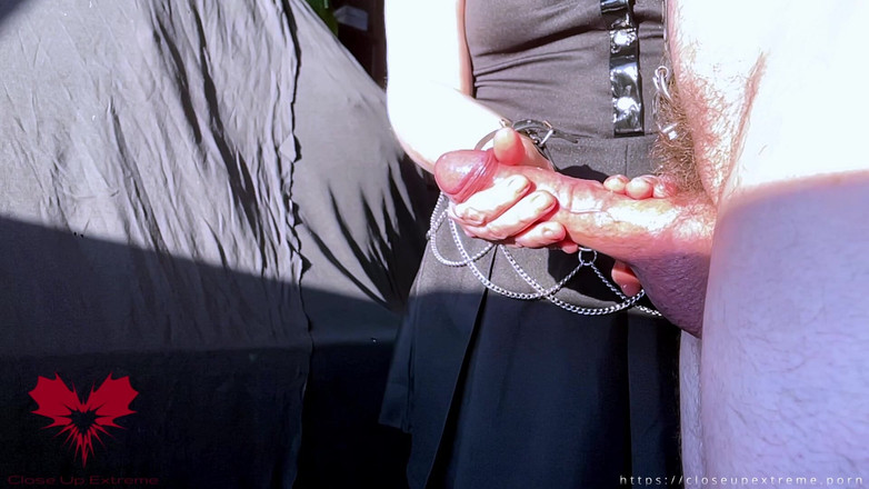 Close Up Extreme: Handjob femdom dengan penetrasi uretra