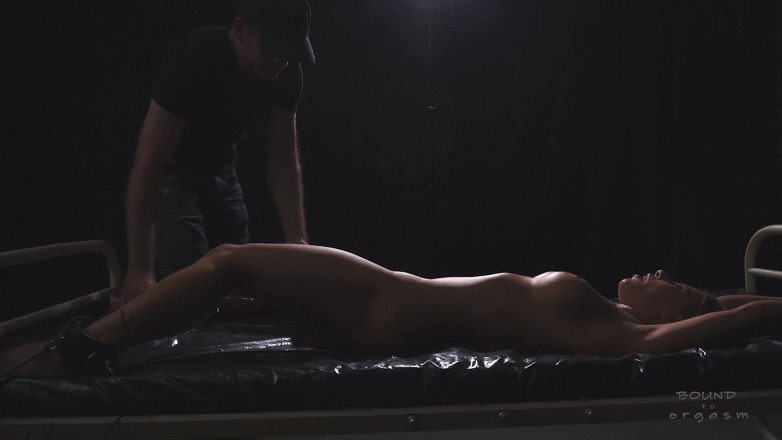 Bound to Orgasm: Orgasmus na péru - Princezna Nikki - Nikky Thorne