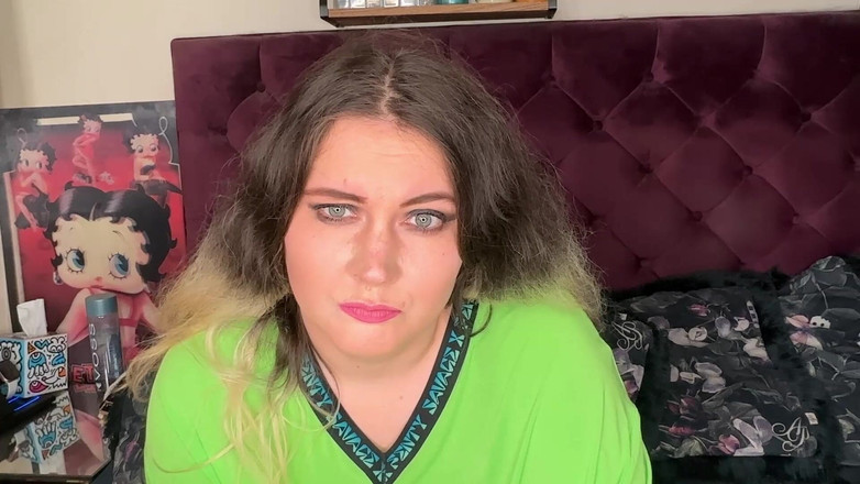 MissFFW: Sigara içen iri güzel kadın yarak emiyor