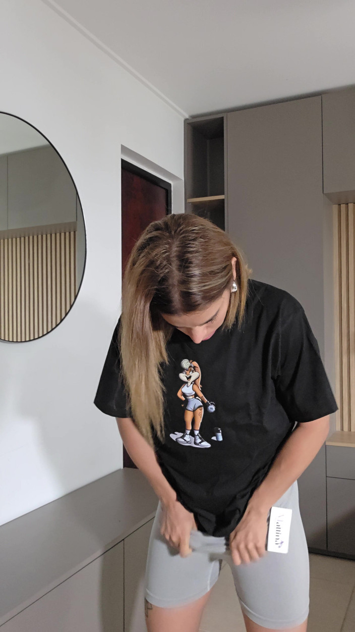 Young big apple: Saya mencoba banyak pakaian baru untuk memodelkannya. Apakah Anda menyukai...