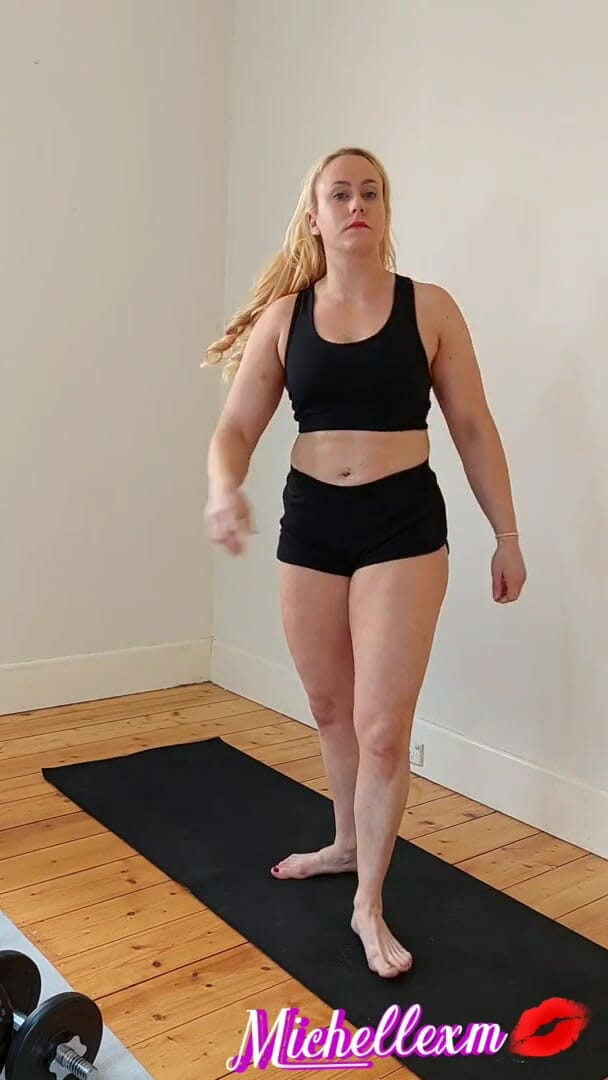 Michellexm: 第一人称视角 观看继姐妹锻炼